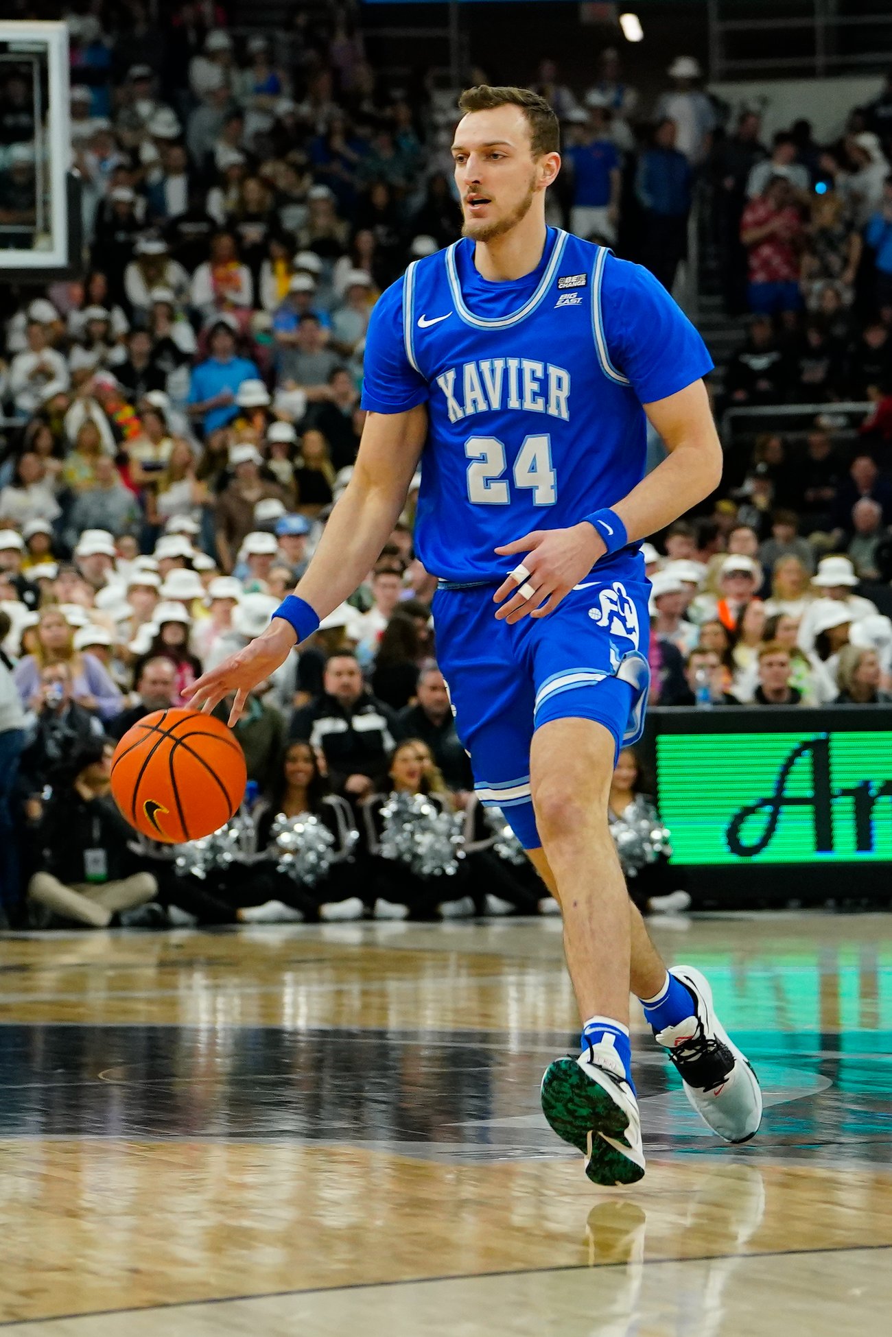 A photo by Xavier Musketeers