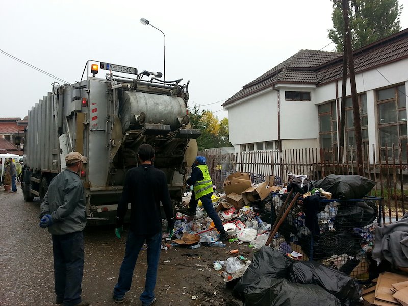 Garbage collection in front of One Stop for Migrants before.jpg