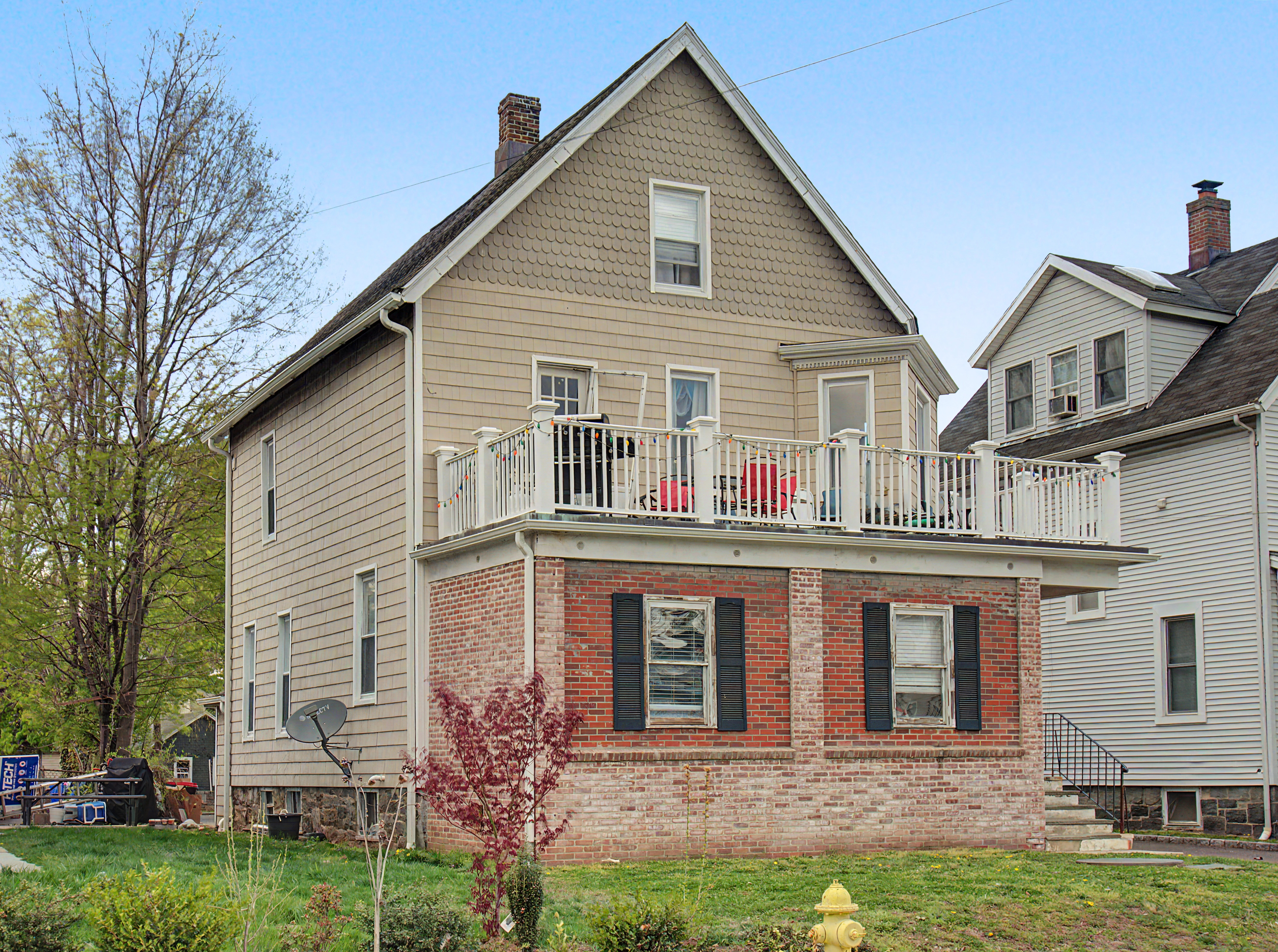 Home in Norwalk, Connecticut, photographed by Ari Lee