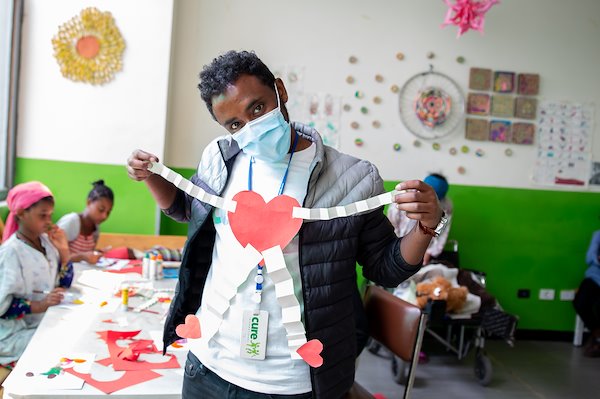 Our playroom specialist Temesgen helped the children make hearts.