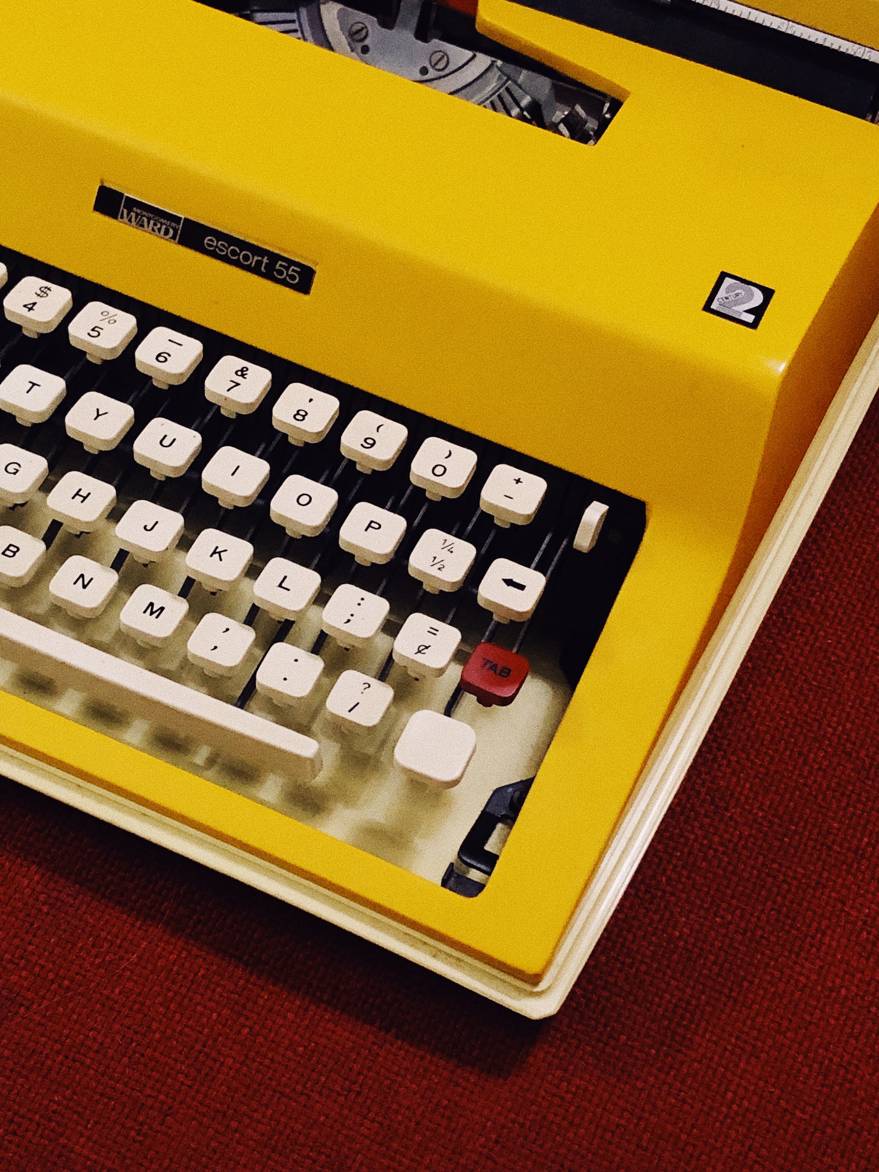 Montgomery Ward Escort 55 (Script) manufactured by Olivetti in Spain.