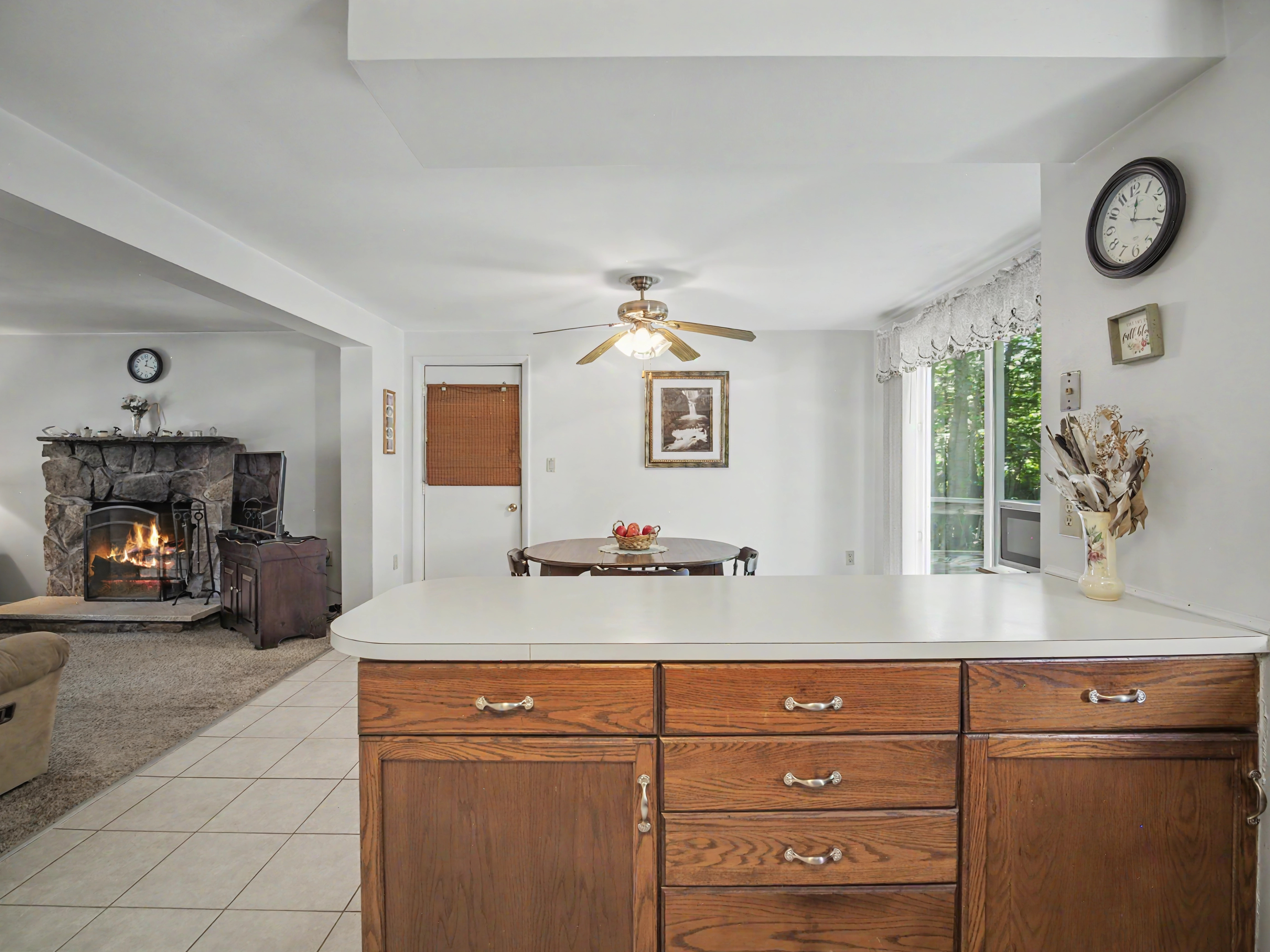Home in Old Lyme, Connecticut, photographed by Ari Lee