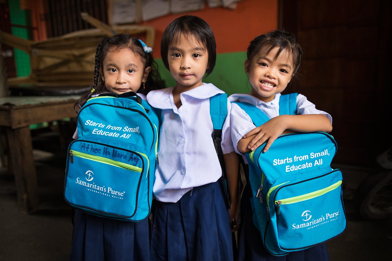 Through our education project we not only train teachers, but we also provide backpacks and school supplies for Tondo children.
