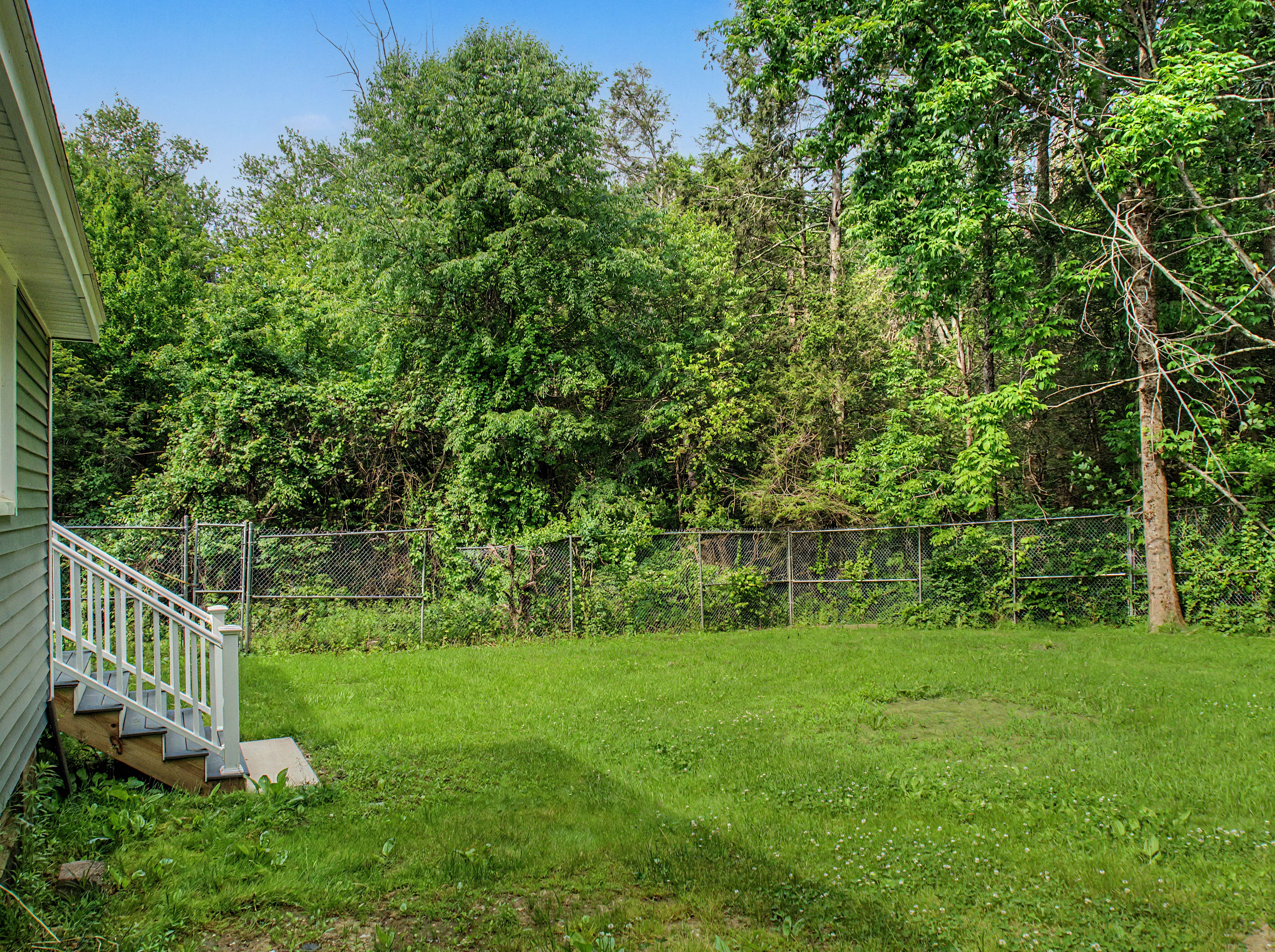 Home in Hartland, Connecticut, photographed by Ari Lee