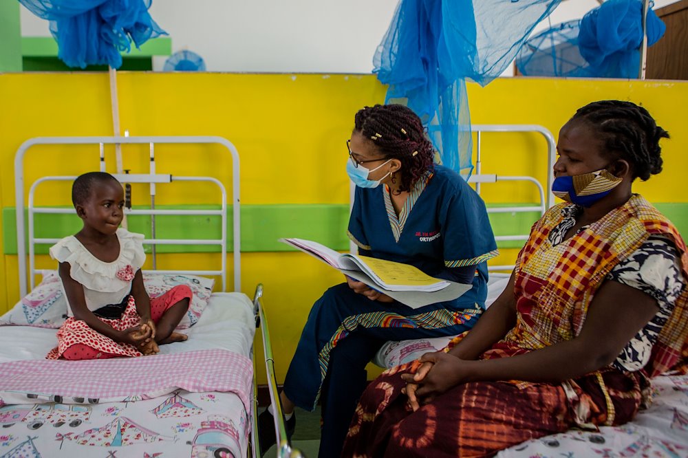 Dr. Mudede meets with Violet to get to know her better.