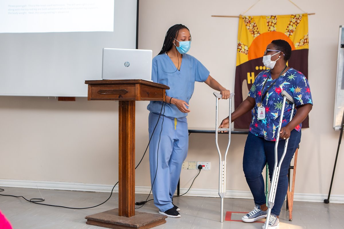 Physiotherapist Roxanne and Mweemba gave a presentation on how to properly use crutches.