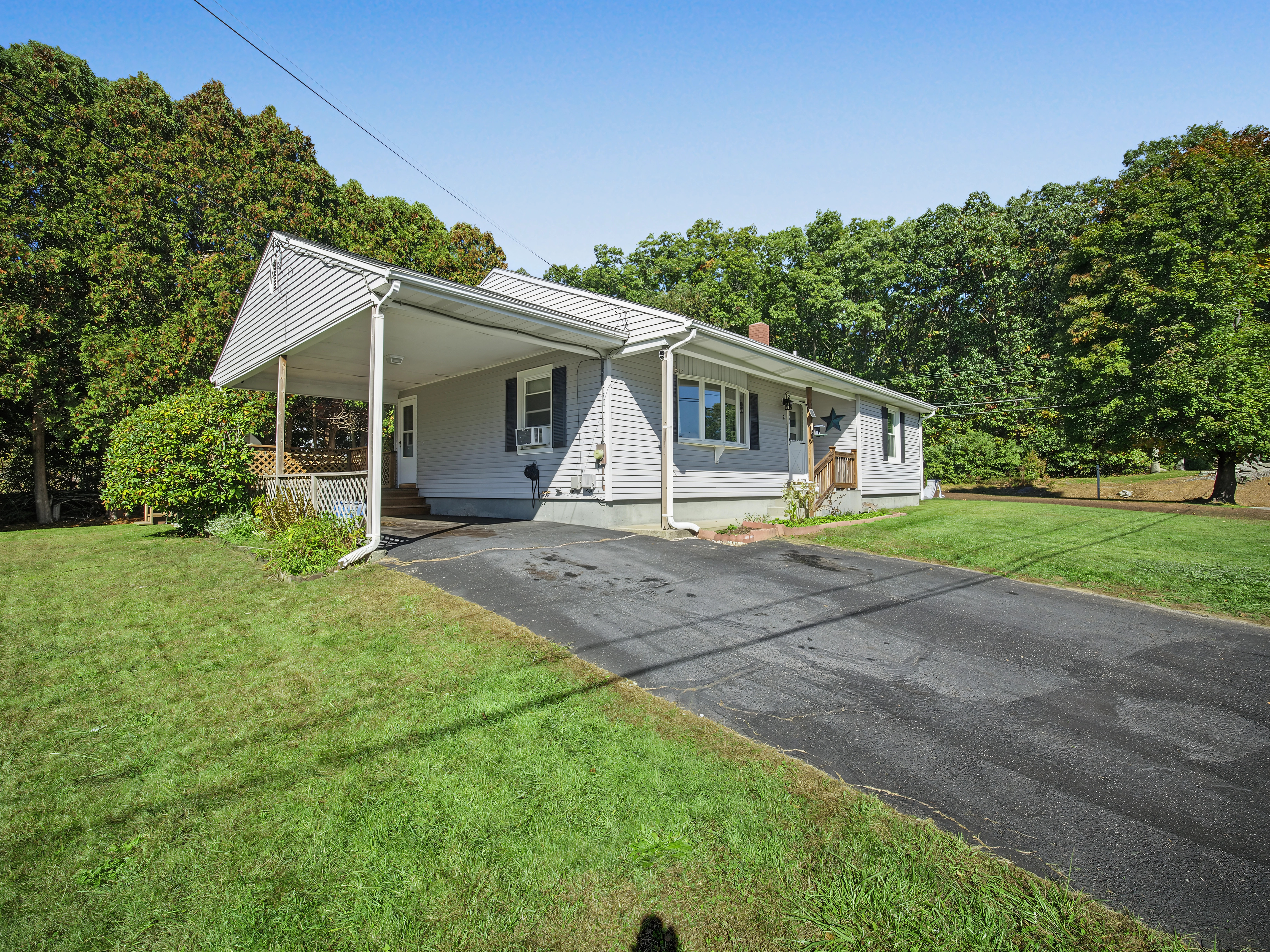 Home in Thompson, Connecticut, photographed by Ari Lee