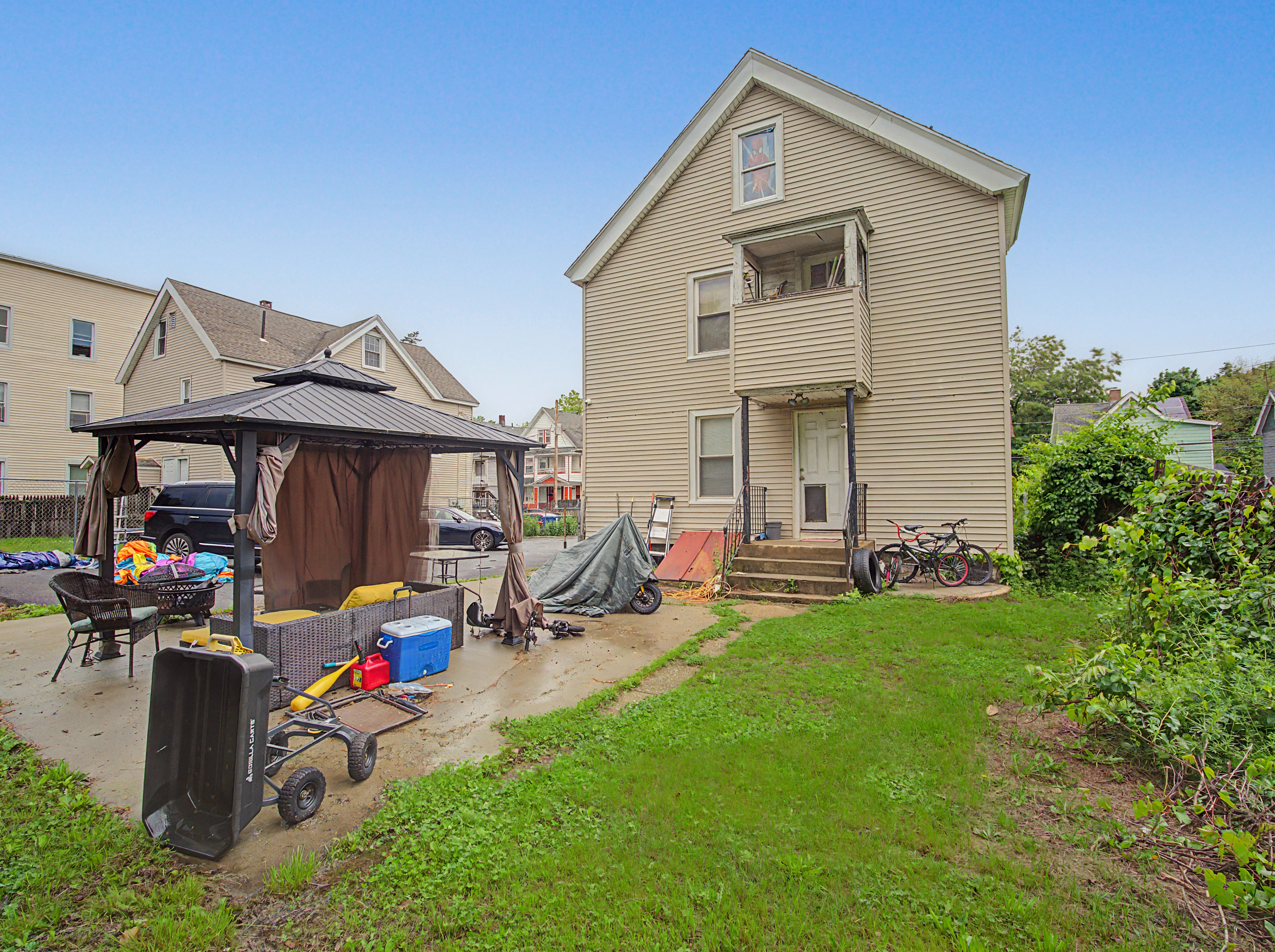 Home in Bridgeport, Connecticut, photographed by Ari Lee