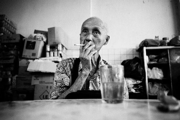 he has the same routine each time - starting a pack of "chee cheong fun", wash down with half a cup of tea and light up a fag.