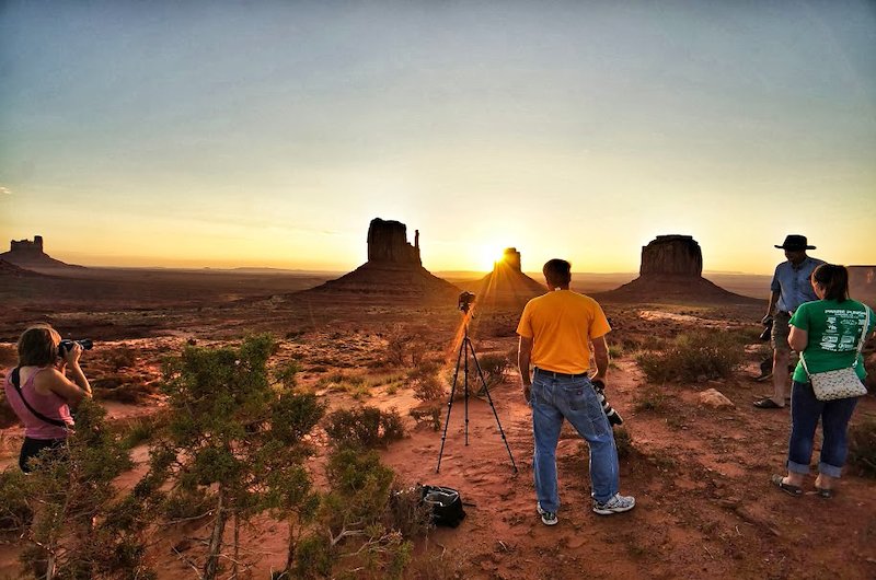 Photographers-at-Monument-Valley.jpg