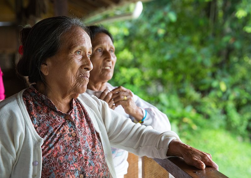 Luisa and Elodia are native Quichua speakers that work with students at the Andes and Amazon Field School.
