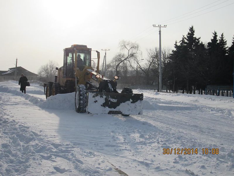 Snow removal service makes accesible roads for peple in one of UNDP target-communities.jpg