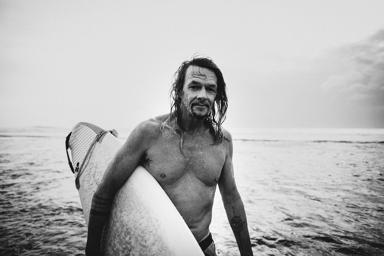 It's really impressive to watch those guys trying to tame the waves just a few meters from the shore. Big Respekt Guys!