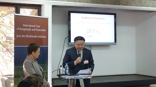 Mr. Tserenbat Namsrai, Minister of Environment and Tourism of Mongolia, provides some opening remarks at the UNEA-4 side event.
