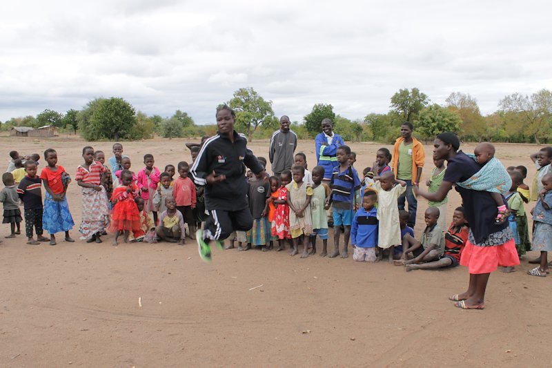 Taonere playing skipping rope games with a group of children