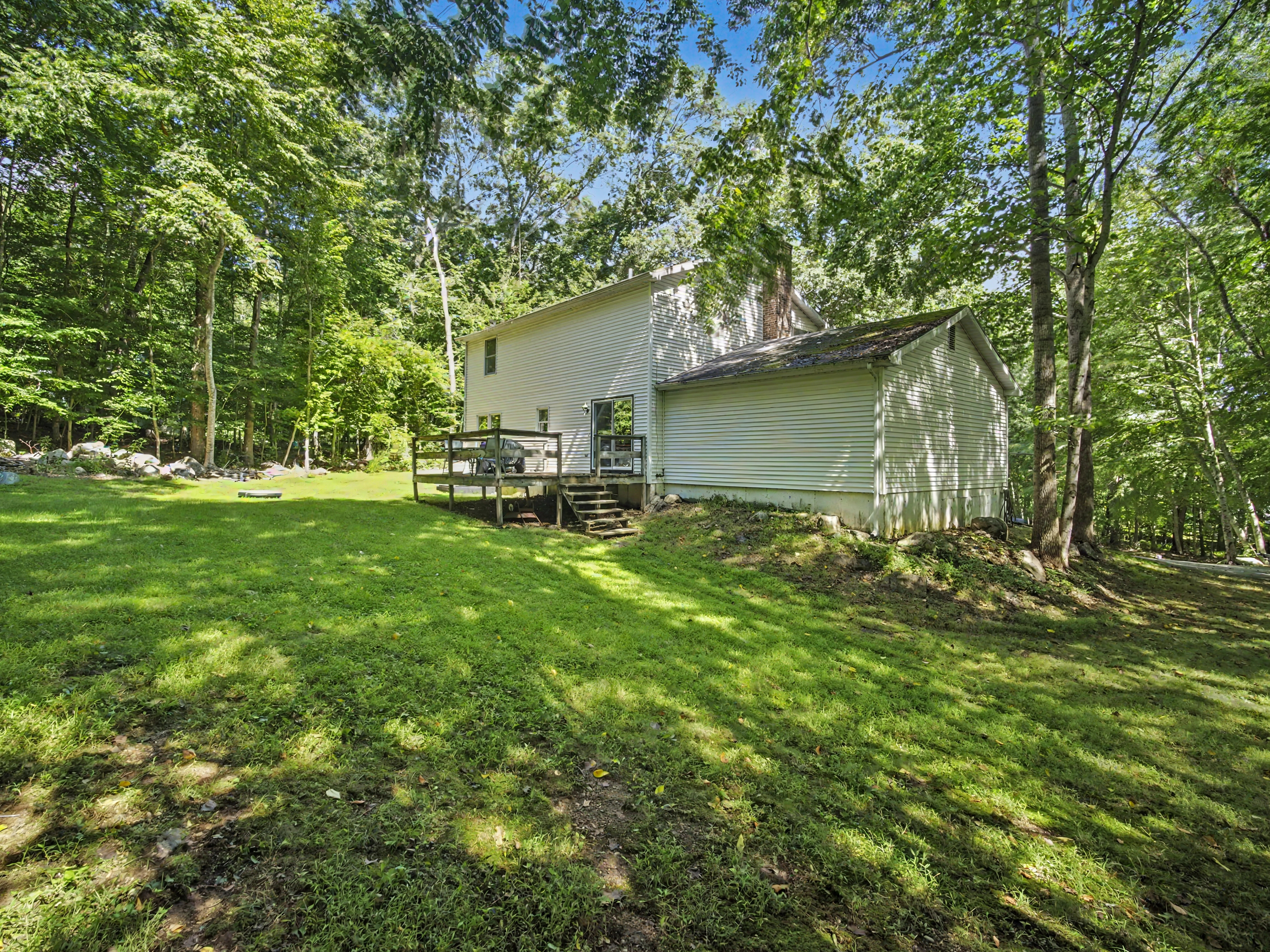 Home in Old Lyme, Connecticut, photographed by Ari Lee