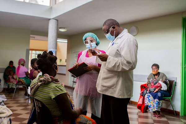 Dr. Maina and a nurse at the clinic.