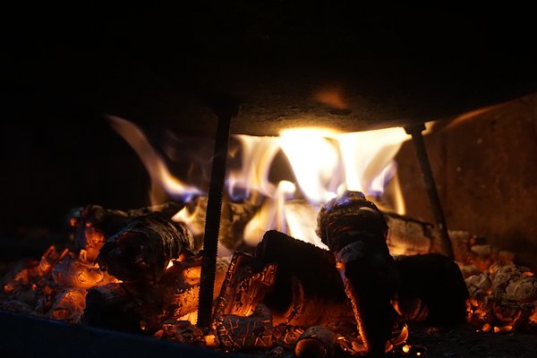 Cooking disc heated by a wood fire.