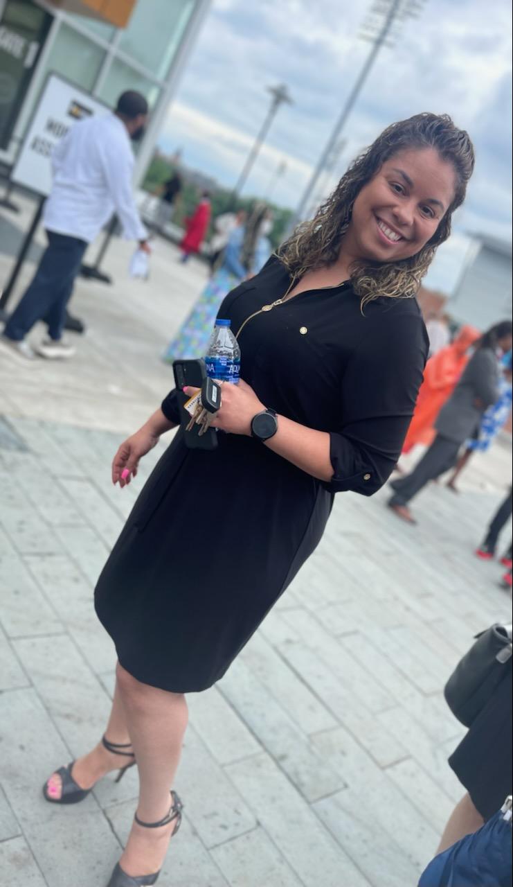 Madeline Reyes en la graduación de la clase 2022 de Woodlawn High