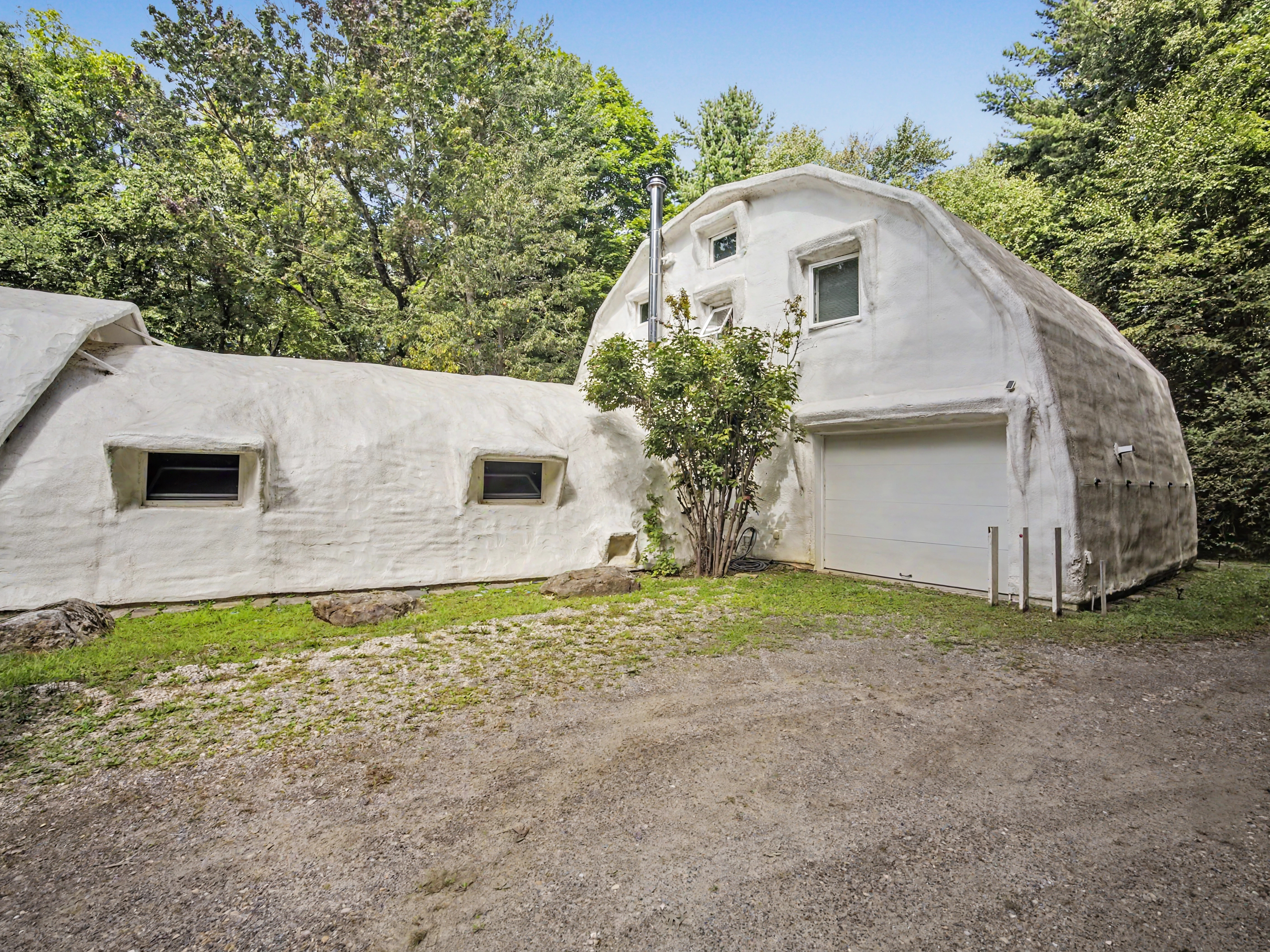 Home in Cornwall Bridge, Connecticut, photographed by Ari Lee