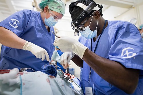 Dr. Jewel Greywoode (right) and nurse Alison Jordan perform a cleft palate surgery at Hospital Shalom in Petén, Guatemala.