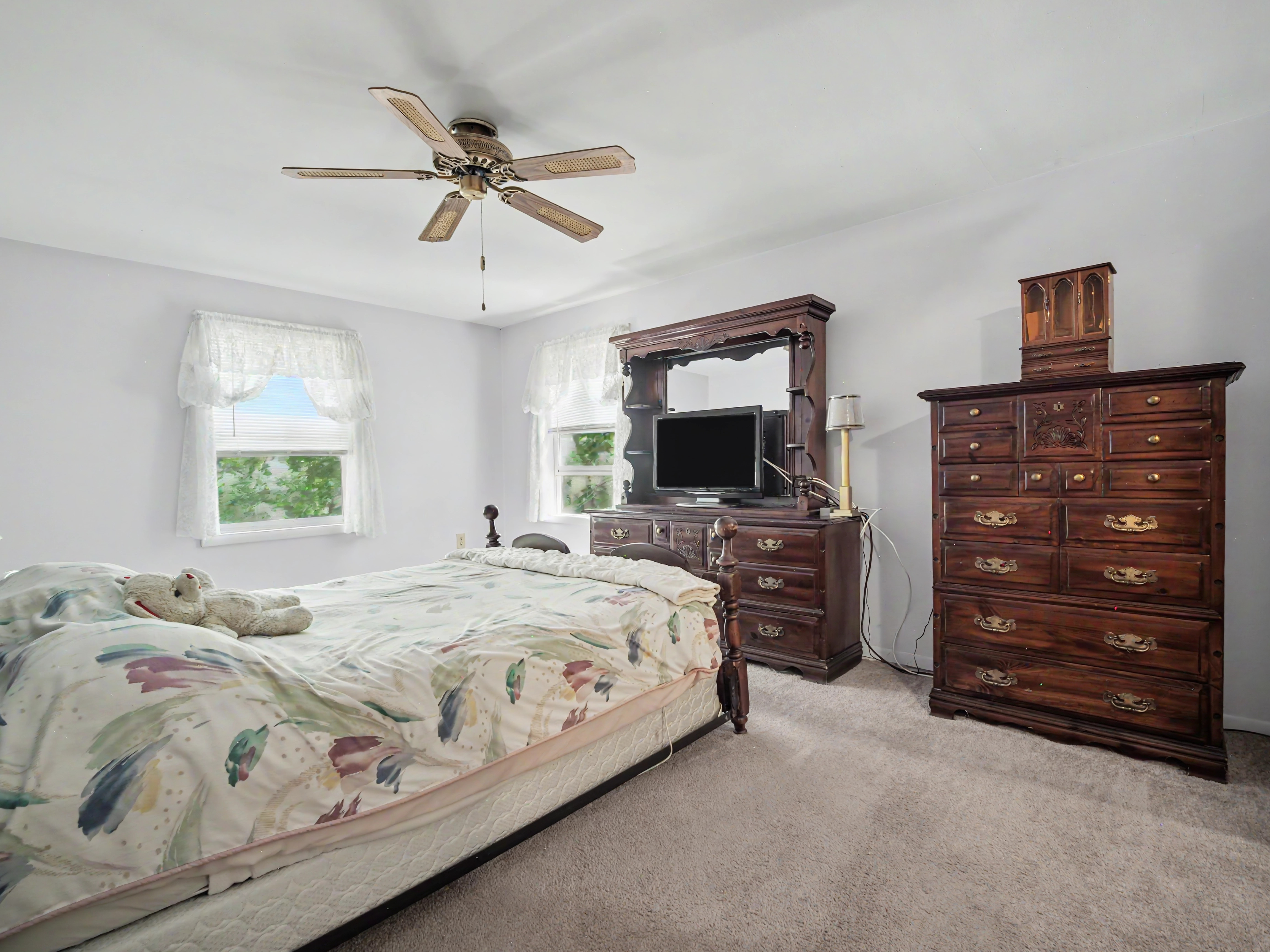 Home in Old Lyme, Connecticut, photographed by Ari Lee