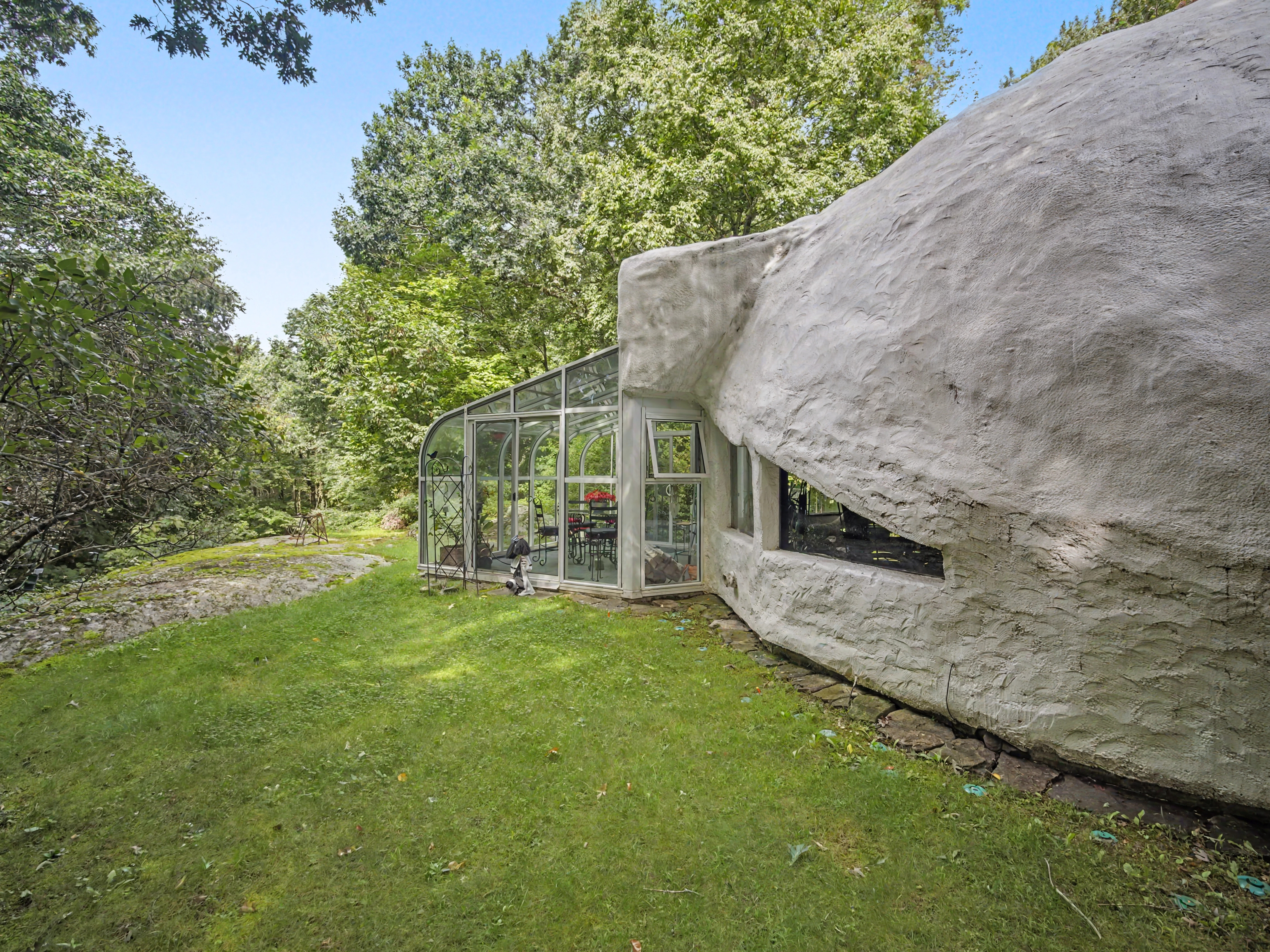 Home in Cornwall Bridge, Connecticut, photographed by Ari Lee