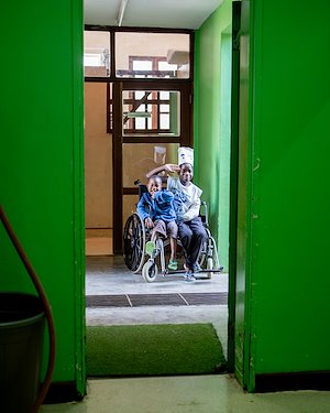 Ali and Edward wheelchair cruise! The two have been having a great time exploring the hospital.