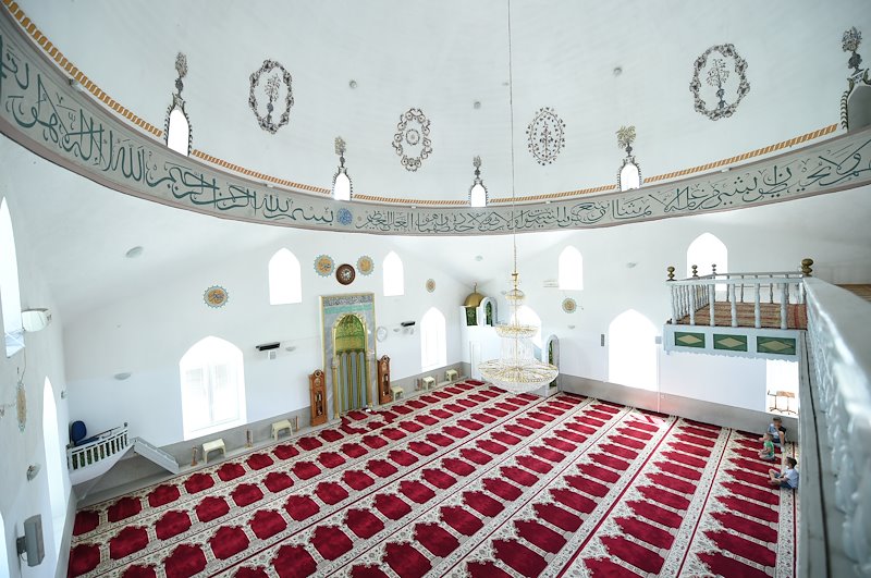 Mulla Vesel Guta Mosque, Ferizaj/Uroševac. Photo: UNDP / Arben Llapashtica