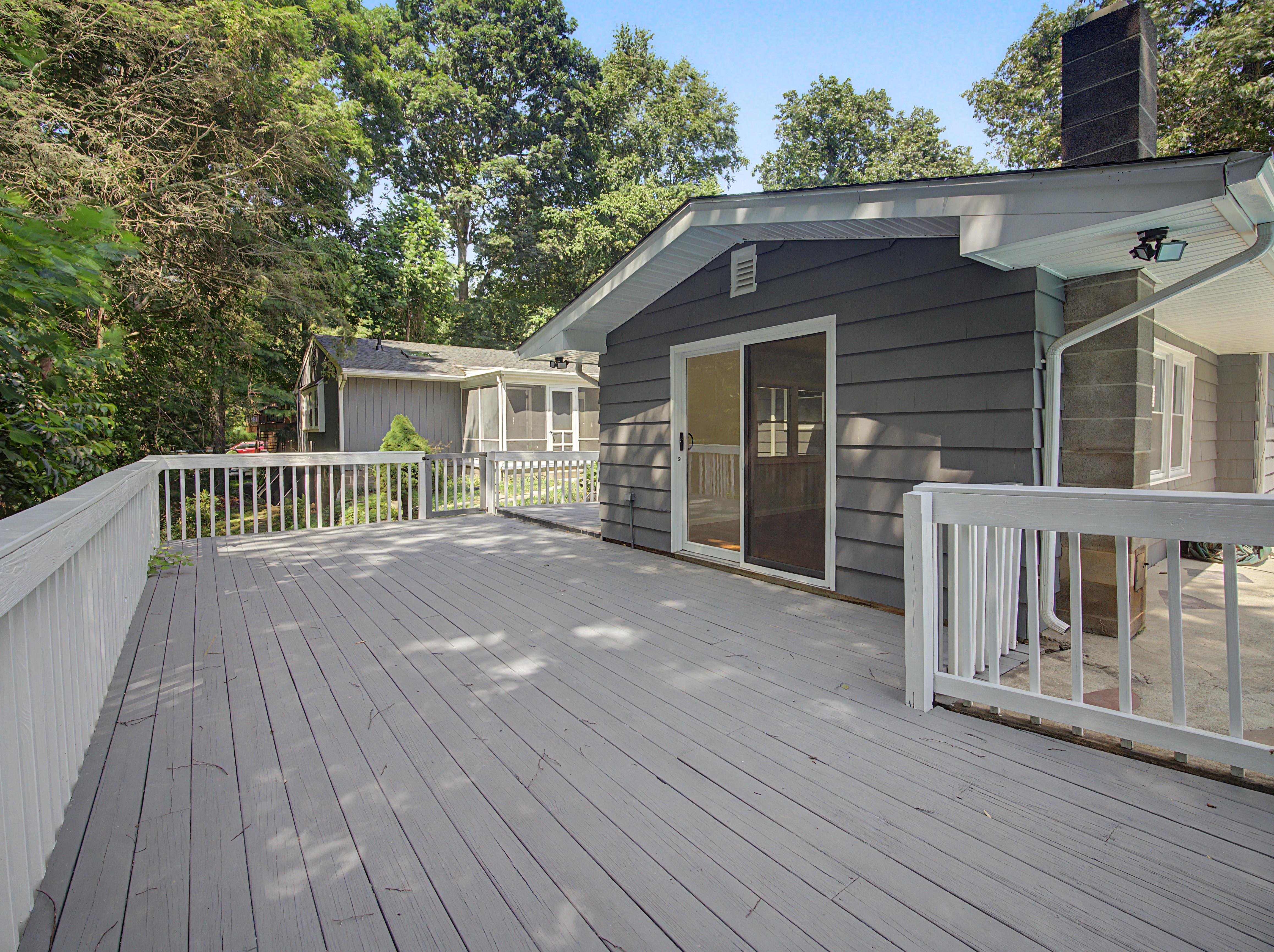 Home in Clinton, Connecticut, photographed by Ari Lee
