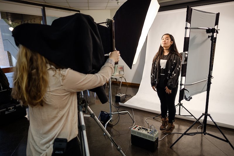 Barrett Redmond (’17) takes a portrait of classmate Ann Nguyen ('17).