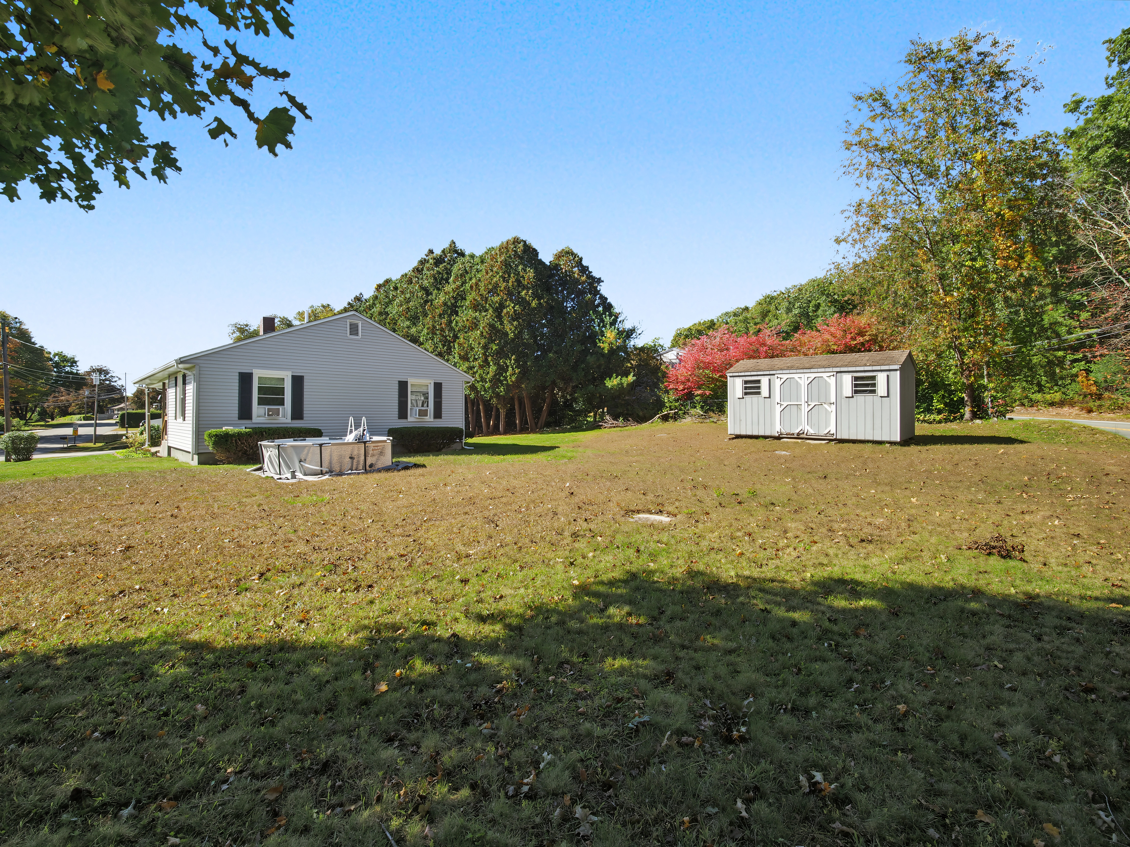 Home in Thompson, Connecticut, photographed by Ari Lee