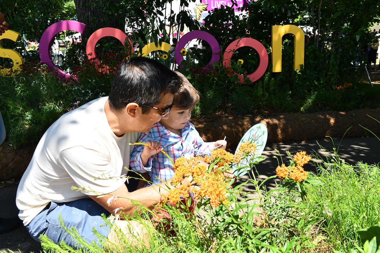 Children and adults used the Rowan-Monell project to learn about what they saw and smelled.