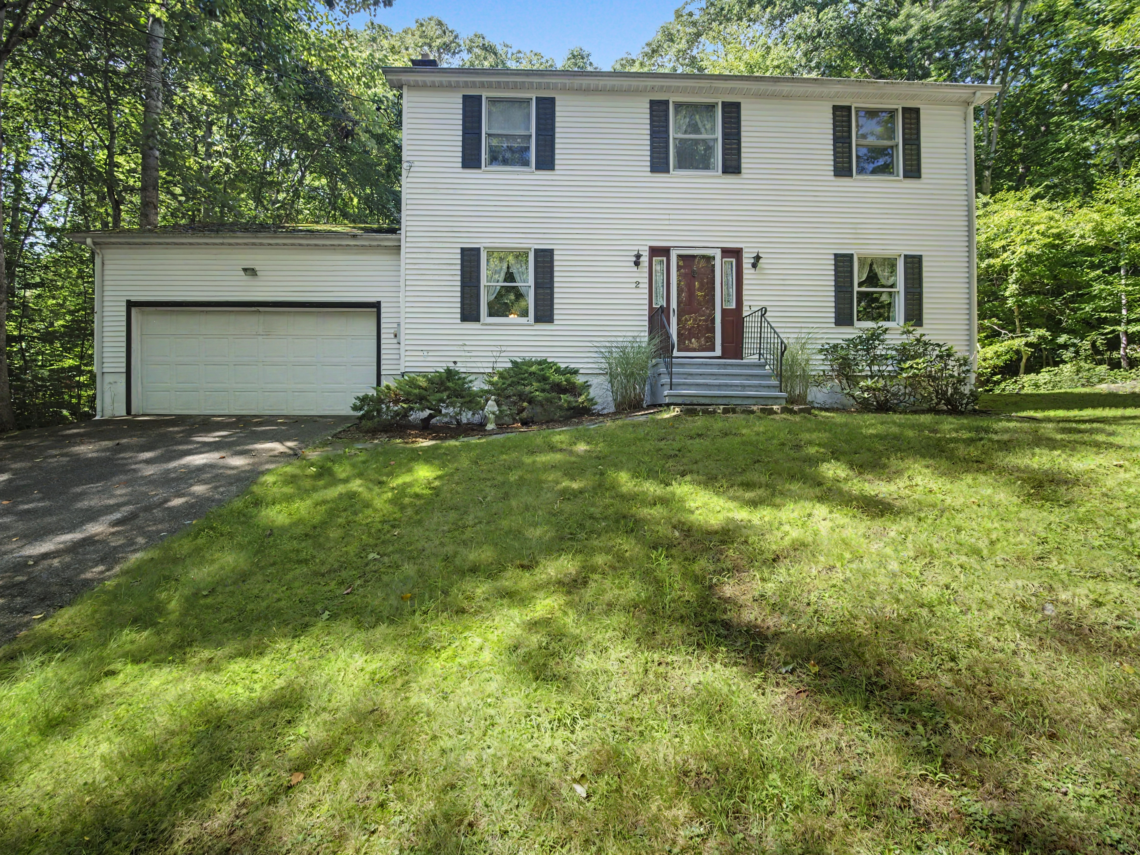 Home in Old Lyme, Connecticut, photographed by Ari Lee