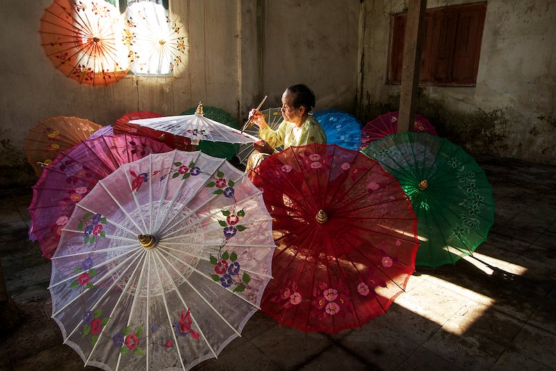 Agung Lawerissa Setiawan, "Decorative Umbrella Maker" (Indonesia)  |  Theme Winner: Small Businesses  |  2016 CGAP Photo Contest