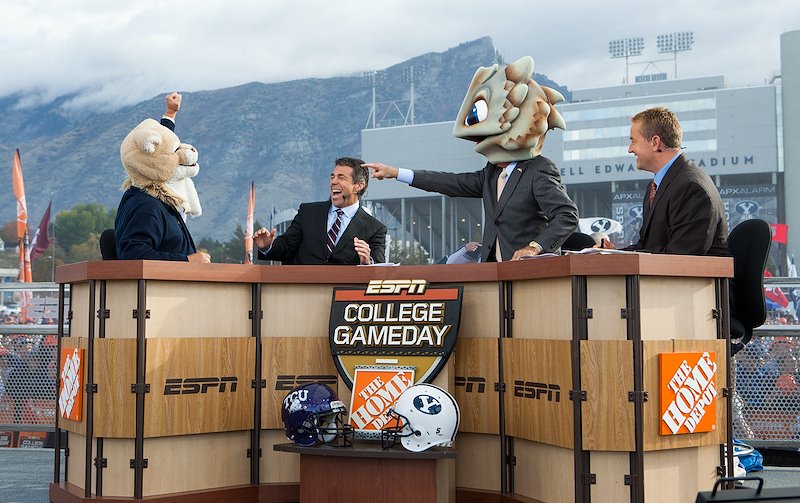 LaVell dons the Cougar while Lee Corso wears TCU's mascot during ESPN College Gameday in 2009.
