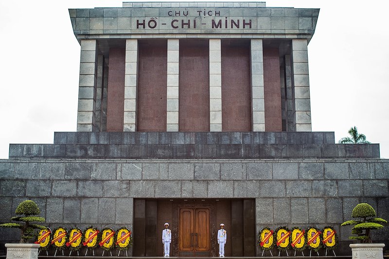 Visiting the tomb of Ho Chi Minh.