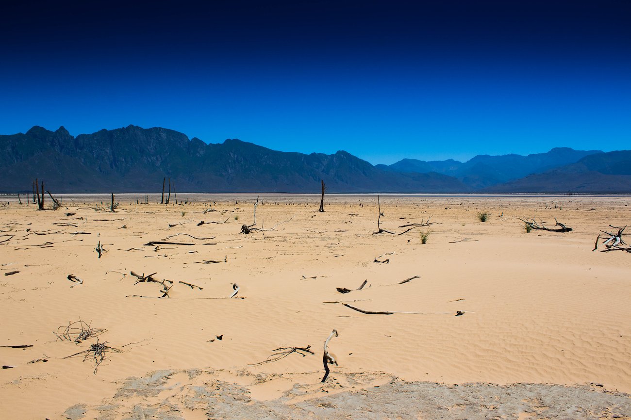 No water left in Cape Town’s main water reservoir: Theewaterskloof Dam. Credit 6000.ca.za