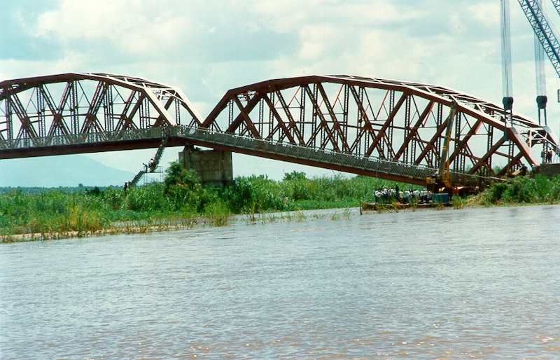 A bridge in Mozambique collapsed during floods in 2000. Photo by USAID via Wikipedia Commons.