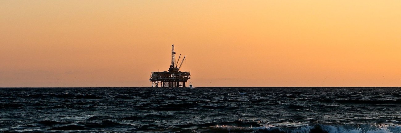 Oil rig.  Credit: Pixabay