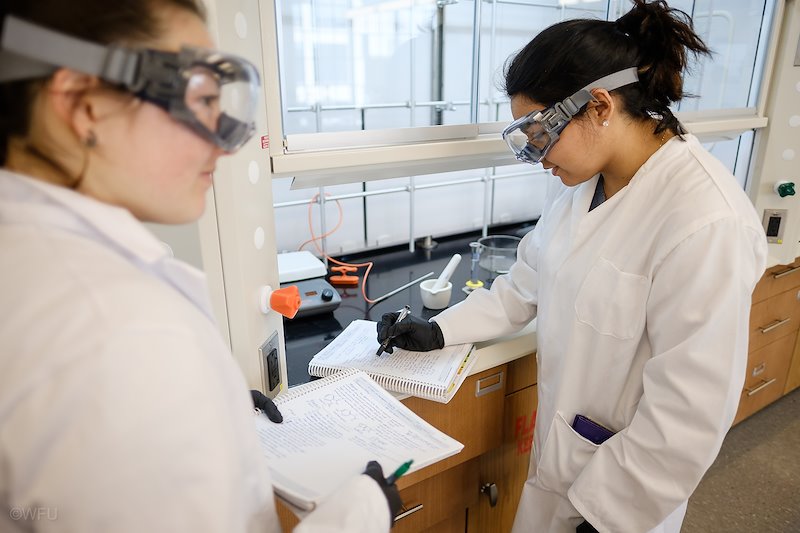 Wake Forest students work on separating components of a drug using chromatography in their organic chemistry lab at Wake Downtown.