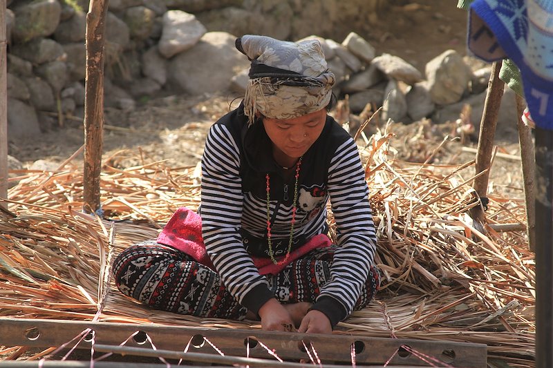Weaving a 'gundri' or local straw mat