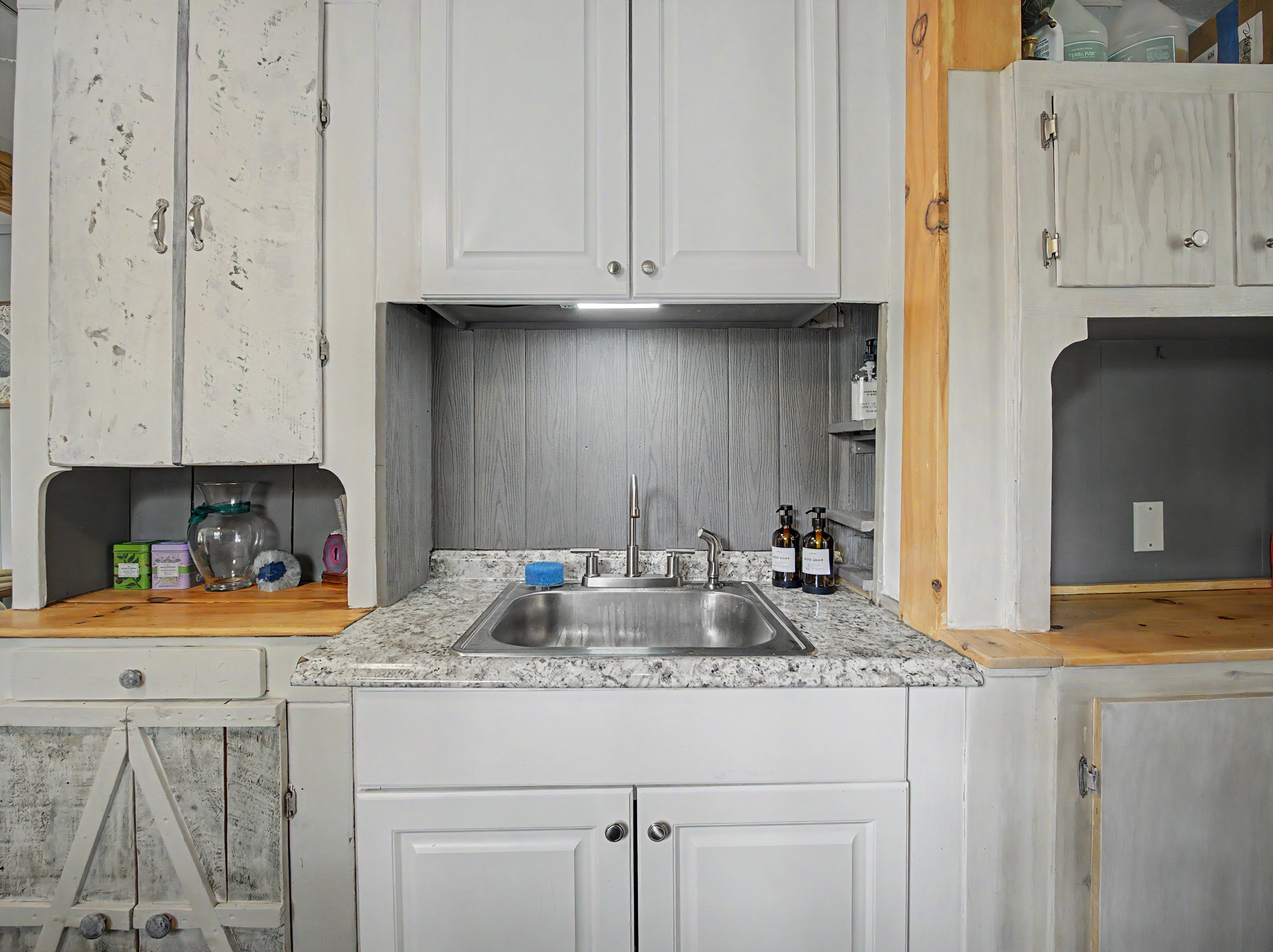 Home in Bethlehem, Connecticut, photographed by Ari Lee