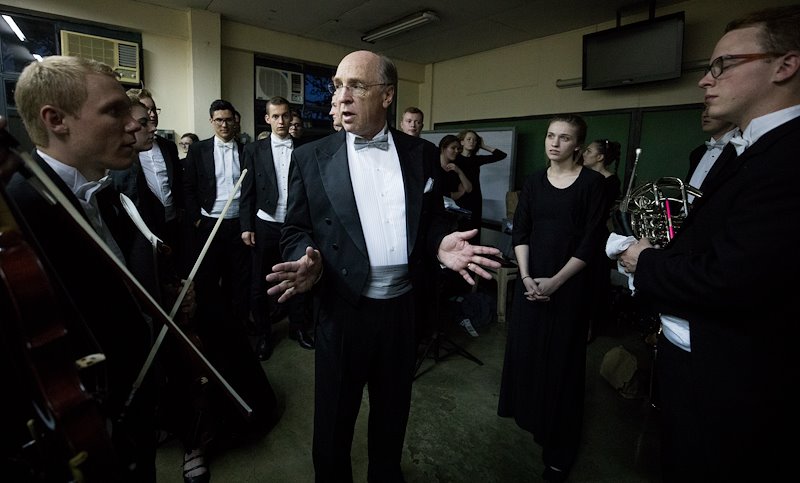 BYU's Kory Katseanes speaks to the Chamber Orchestra before the combined concert. Photo by Jaren Wilkey/BYU