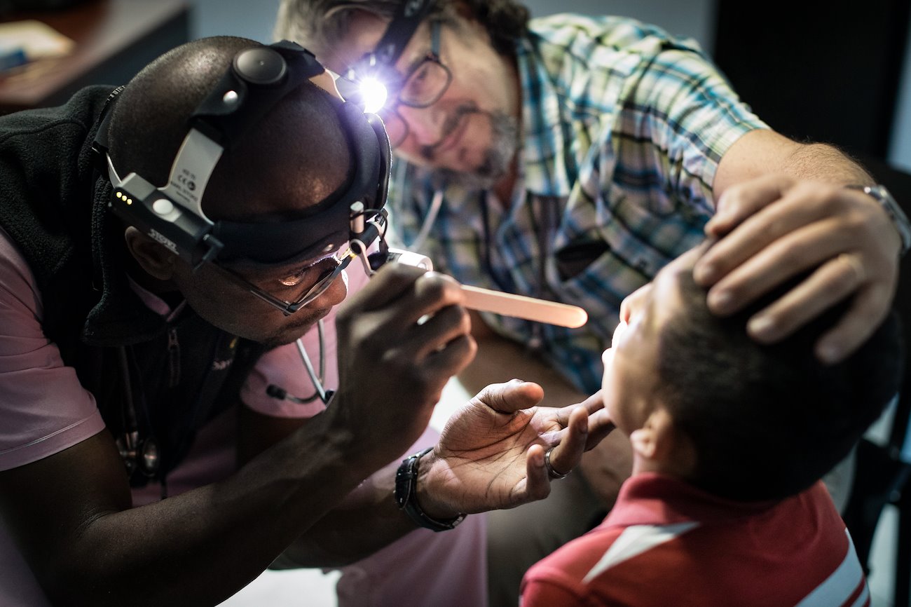 Dr. Jewel Greywoode examines Eder’s cleft palate after surgery.