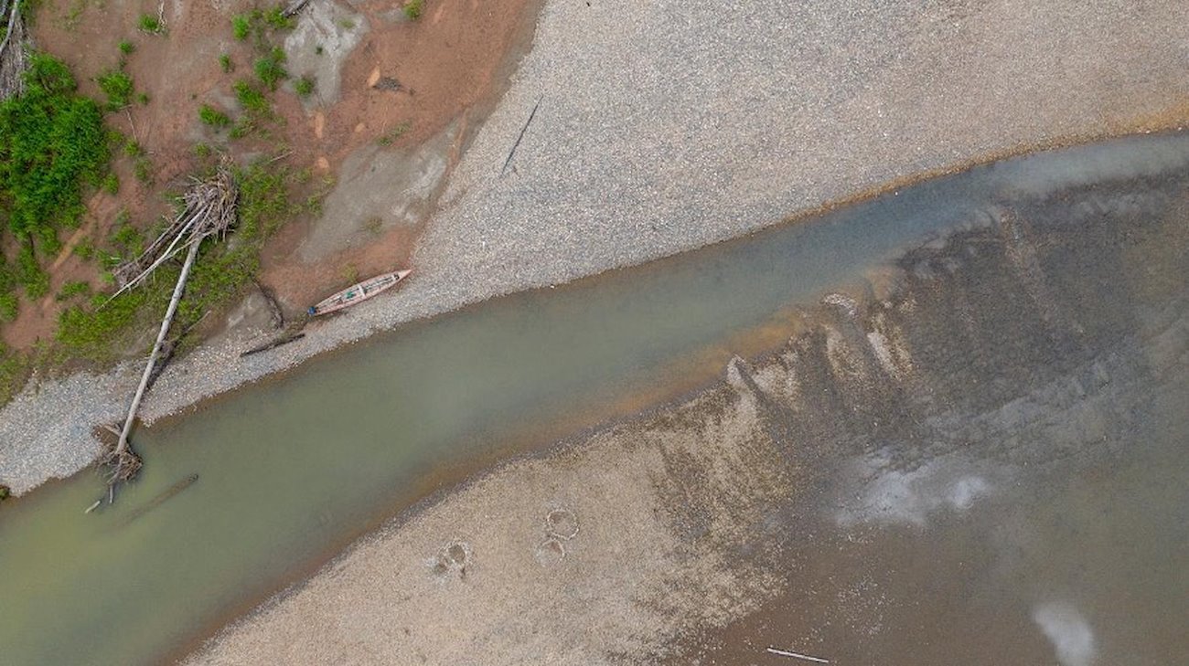 Artisanal or small-scale mining in the Karene riverbed. Photo: Alejandro Saldívar