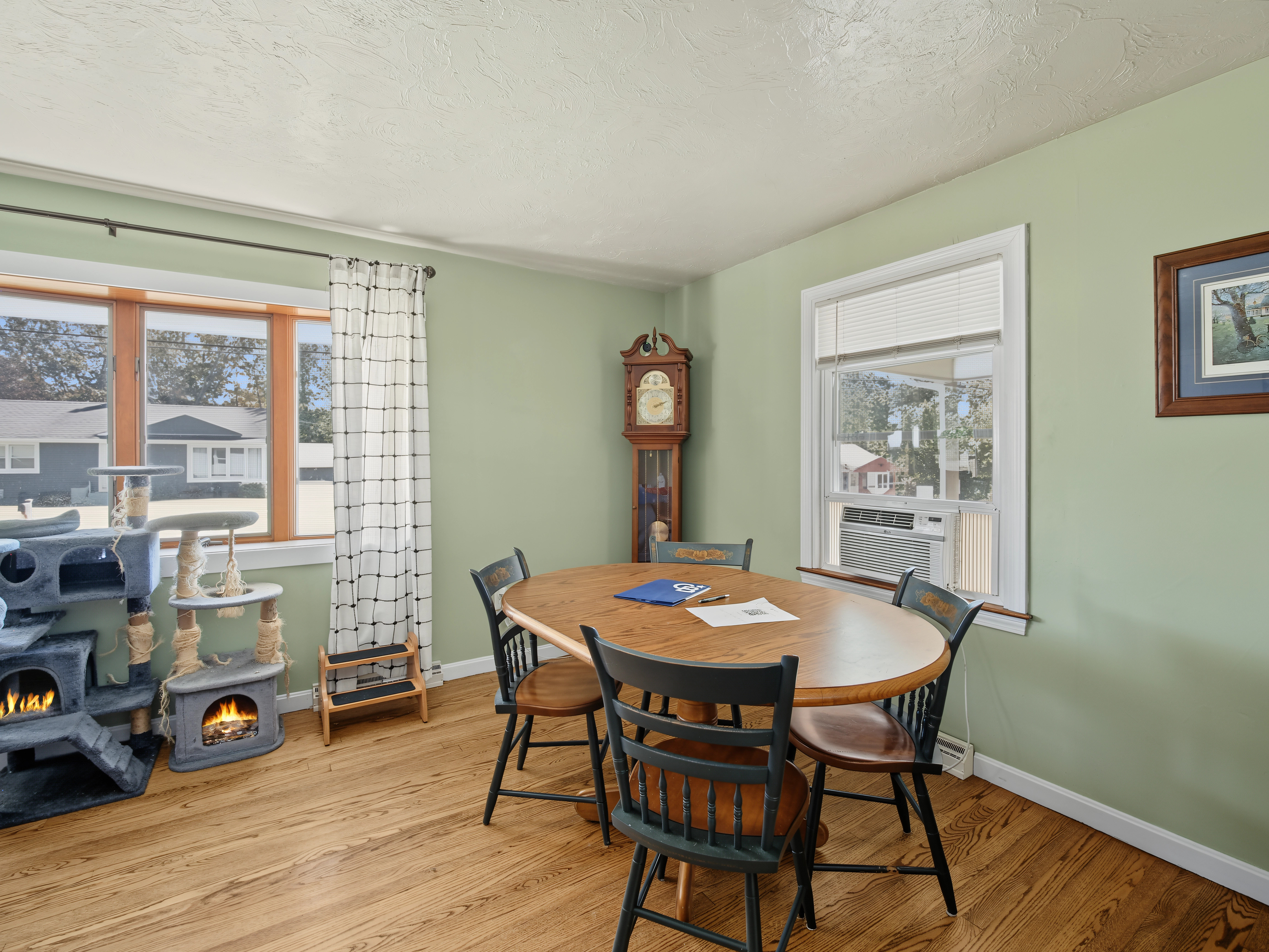 Home in Thompson, Connecticut, photographed by Ari Lee