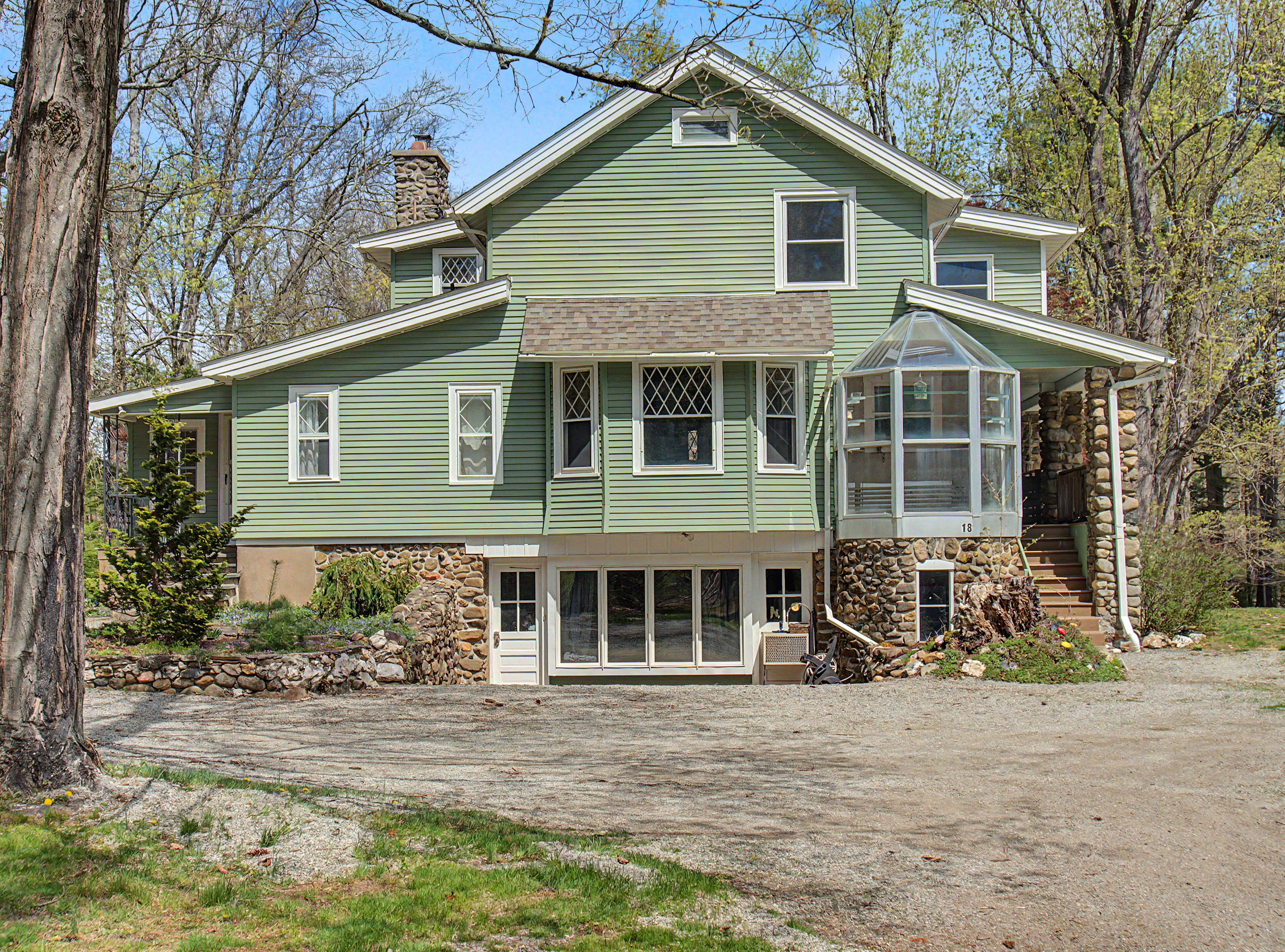 Home in Woodbridge, Connecticut, photographed by Ari Lee