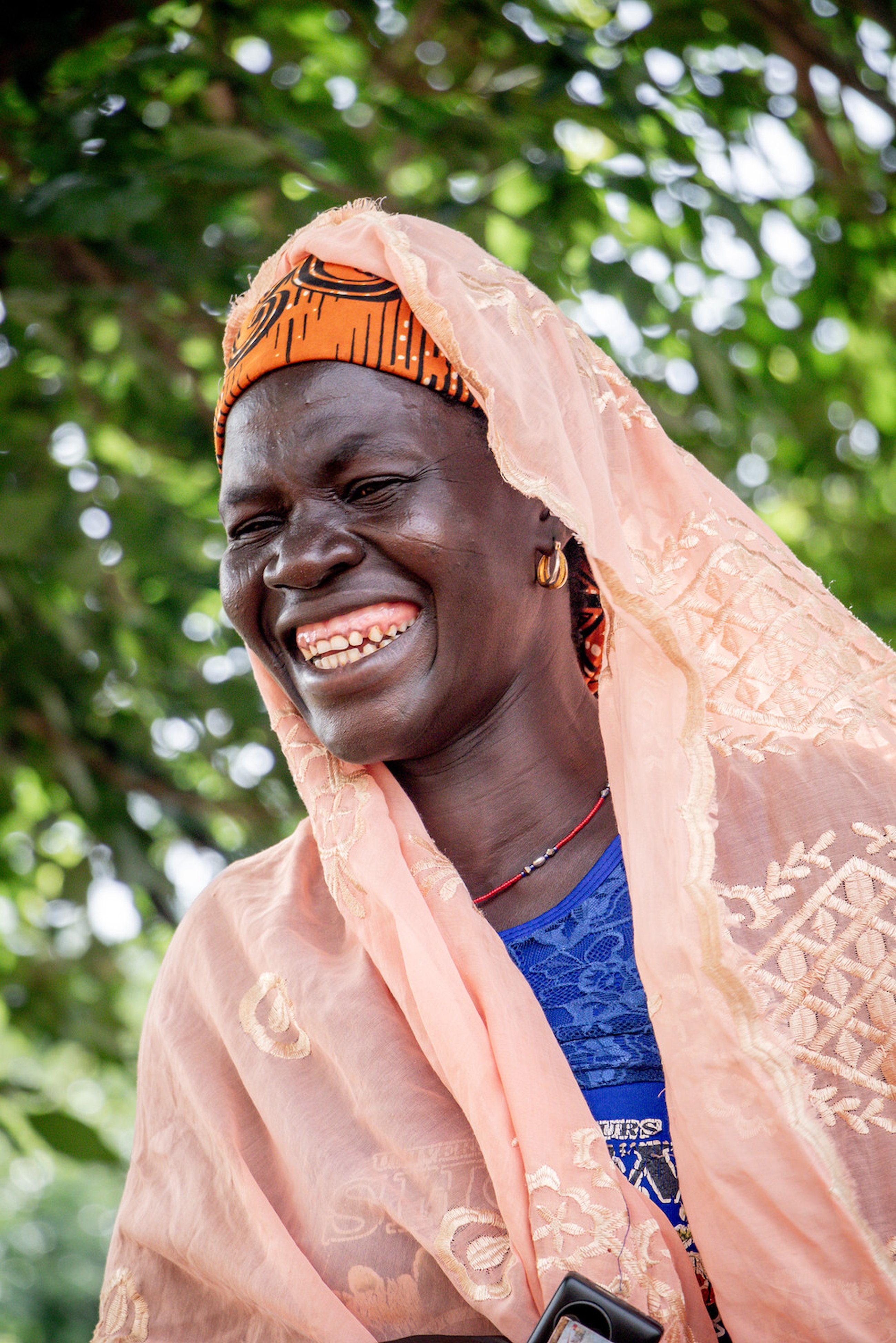 Rasmata a appris à cultiver et à consommer de nouveaux légumes, comme la salade, grâce au projet de potager. Photo : UNOCHA/ Alassane Sarr