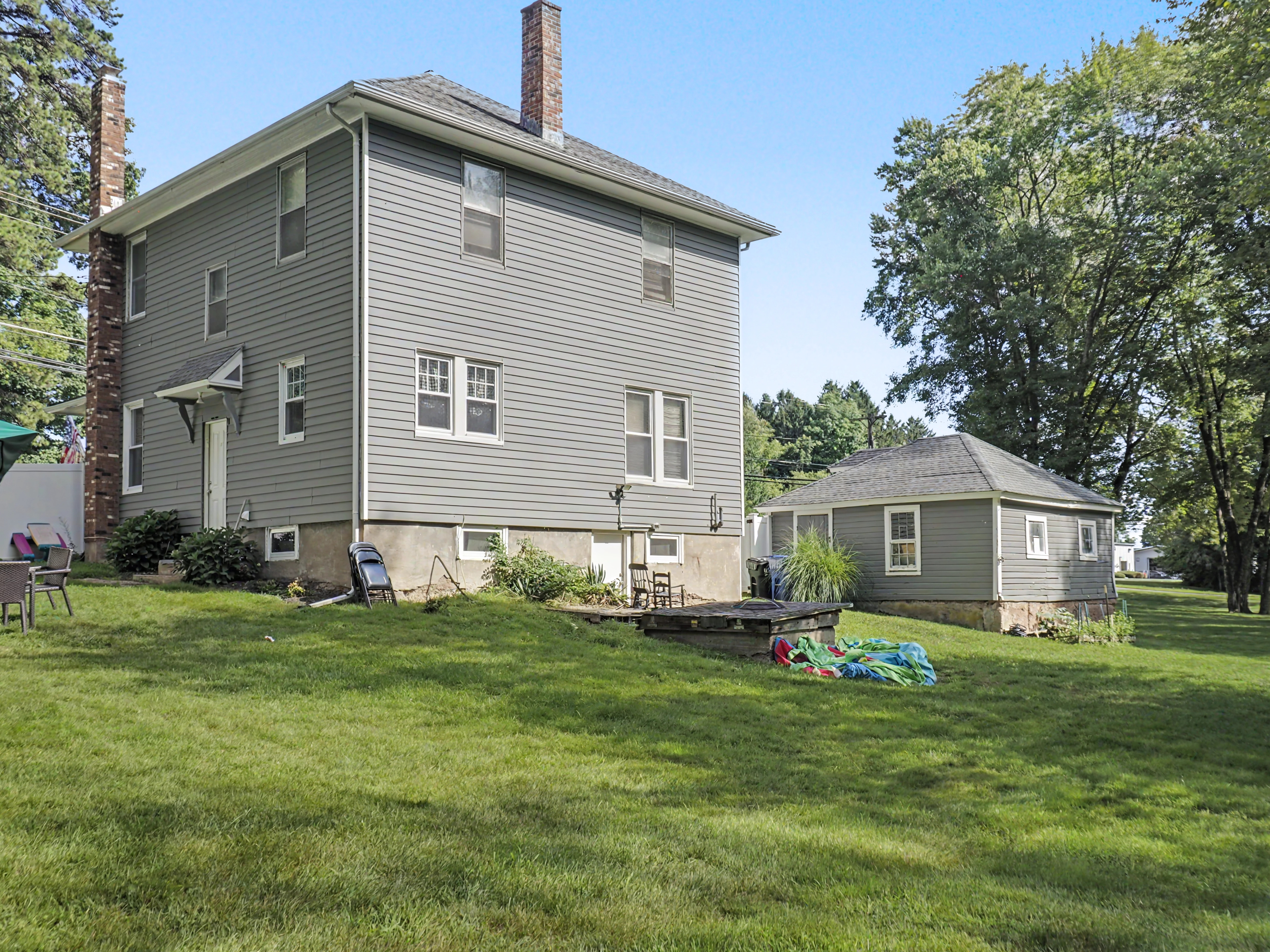 Home in Somers, Connecticut, photographed by Ari Lee